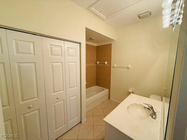2 Bed Condominium for Sale in Naples, photo 14