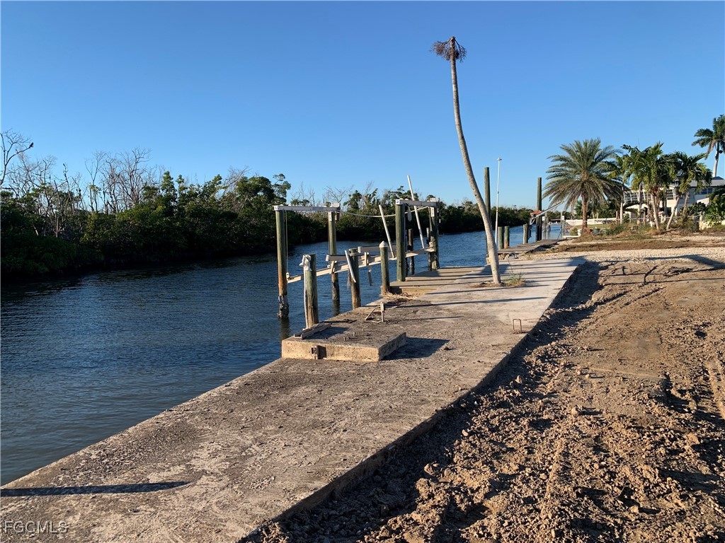 Waterfront Home for Sale in Trailerhaven, photo 14