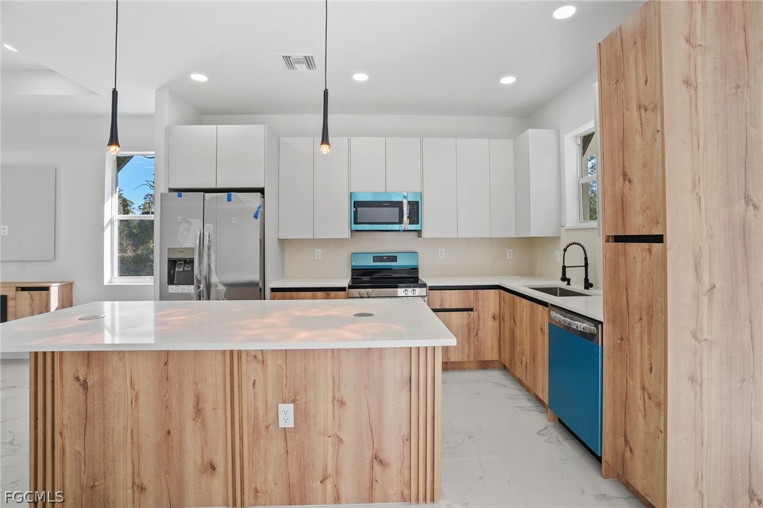 3 Bed SingleFamilyResidence for Sale in Port Charlotte, photo 14