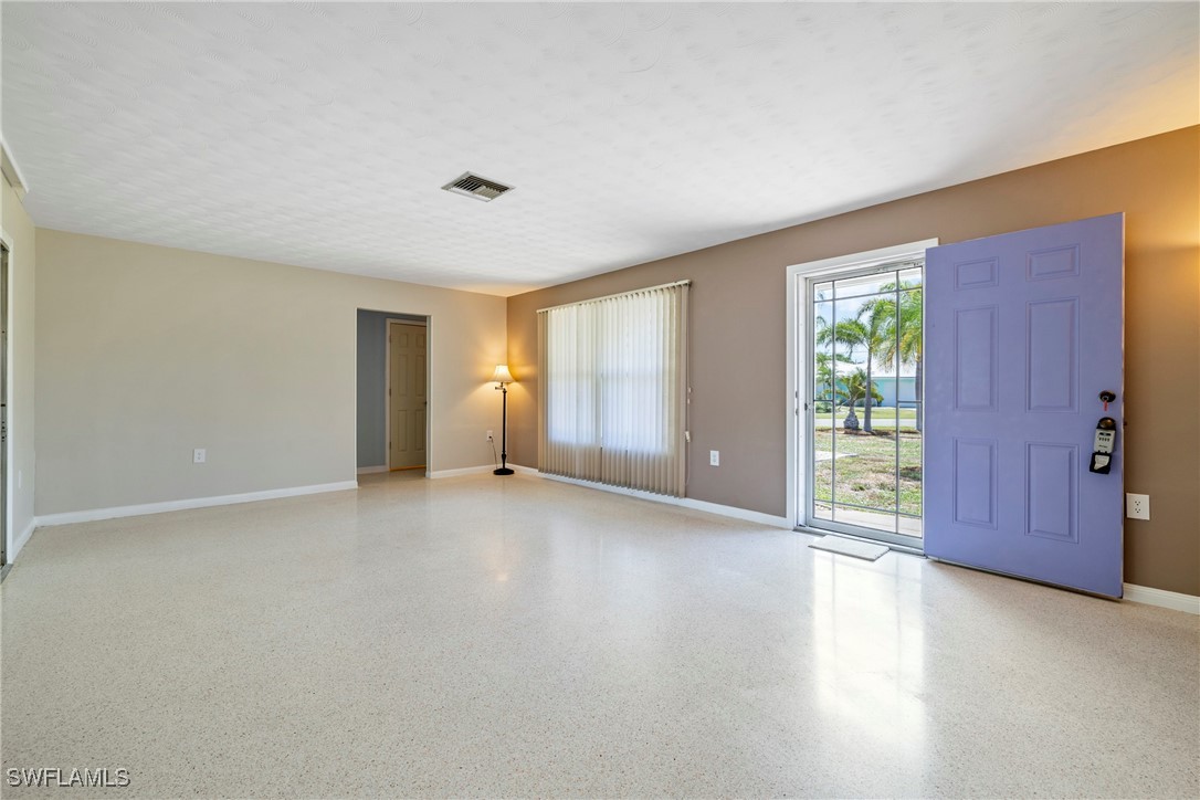 2 Bed Waterfront Home for Sale in Punta Gorda, photo 14