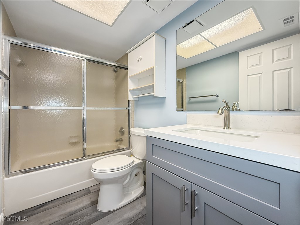 2 Bed Waterfront Home for Sale in North Fort Myers, photo 14