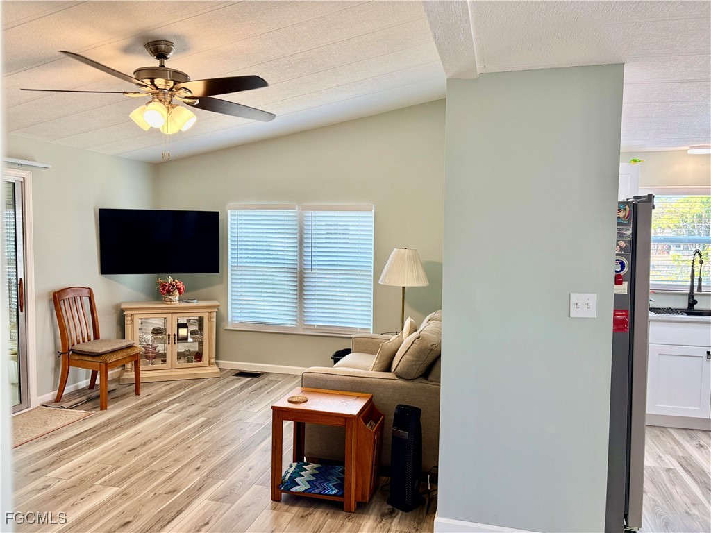 2 Bed ManufacturedHome for Sale in North Fort Myers, photo 14