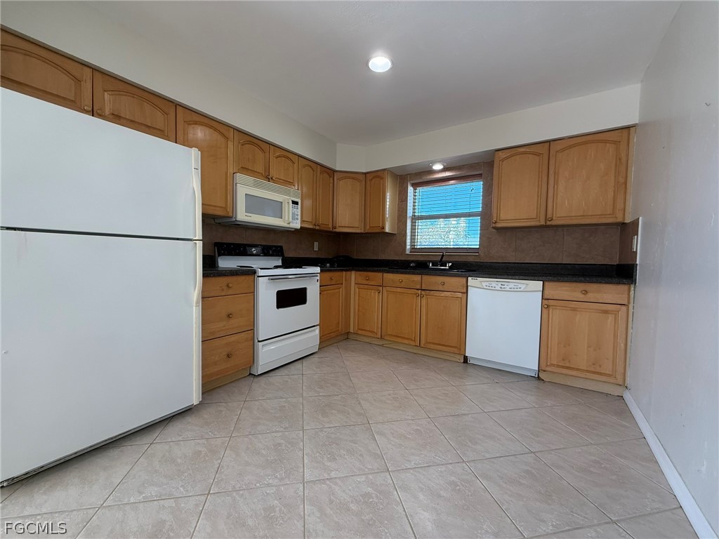 3 Bed SingleFamilyResidence for Sale in Cape Coral, photo 14