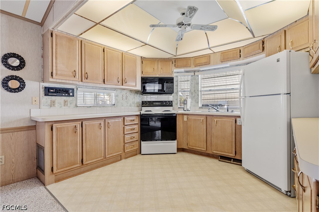 1 Bed ManufacturedHome for Sale in North Fort Myers, photo 14