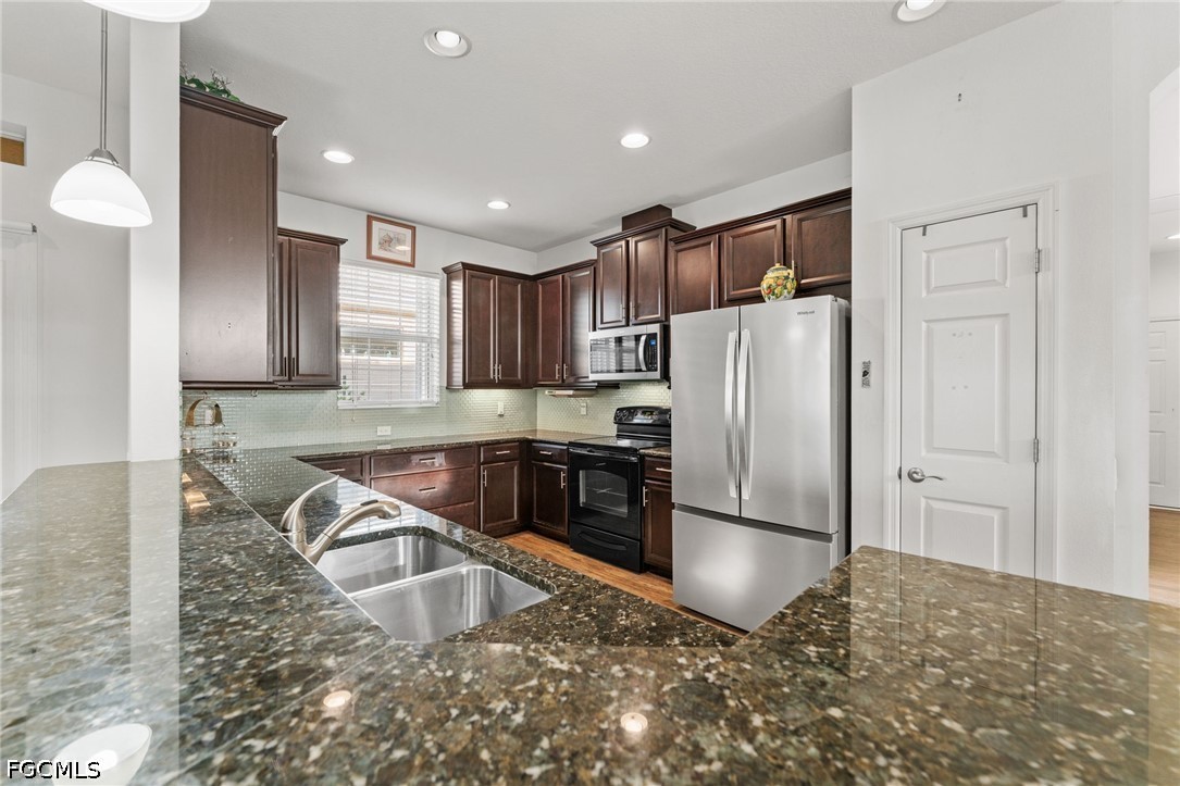 2 Bed Waterfront Home for Sale in Sandoval, photo 14