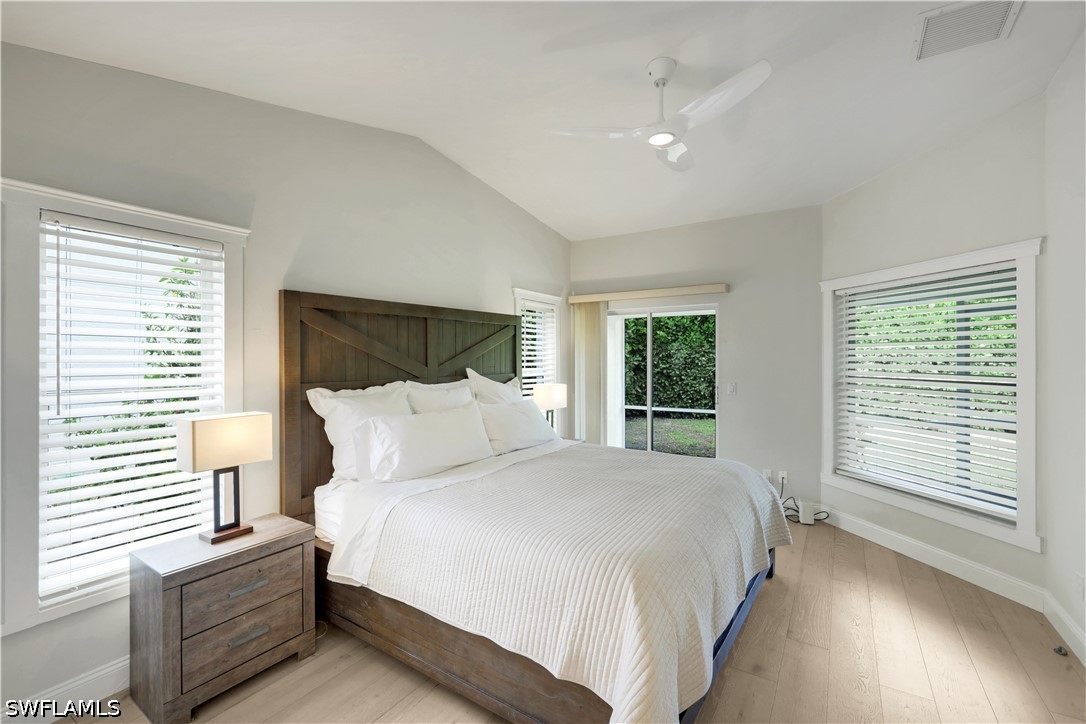 2 Bed SingleFamilyResidence for Sale in Naples, photo 14