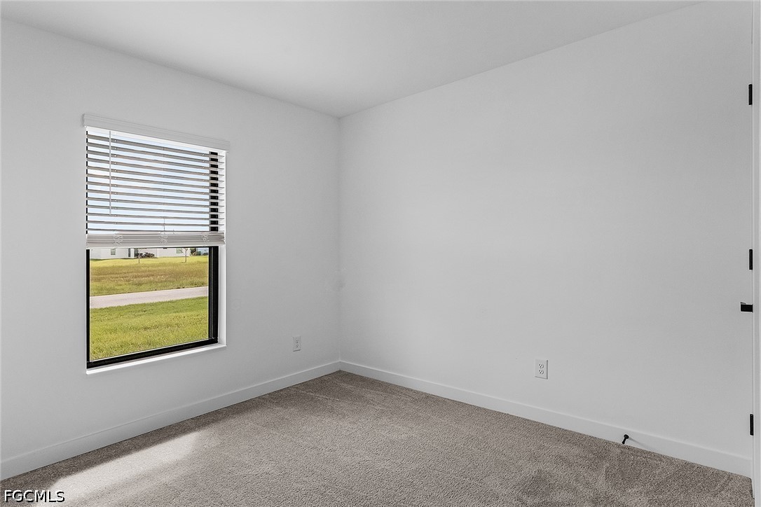 3 Bed SingleFamilyResidence for Sale in Mirror Lakes, photo 14