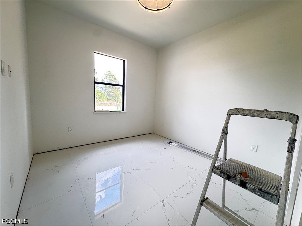 3 Bed SingleFamilyResidence for Sale in Lehigh Acres, photo 14