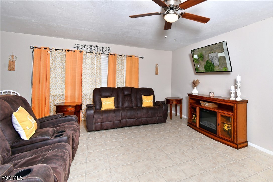 4 Bed SingleFamilyResidence for Sale in Lehigh Acres, photo 14