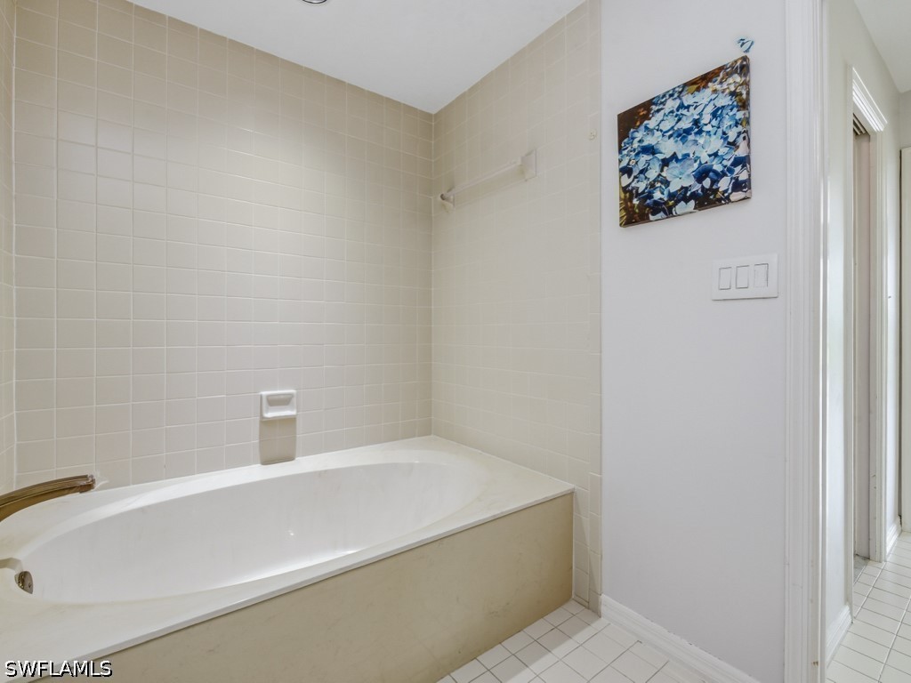 2 Bed Condominium for Sale in Eagle Creek, photo 14