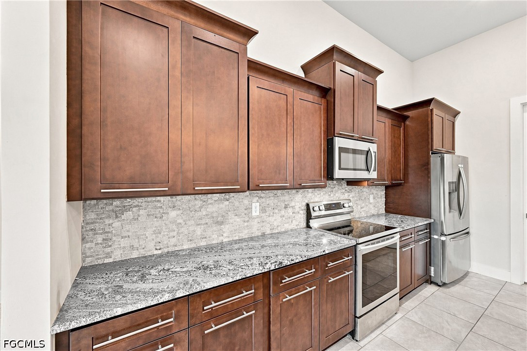 3 Bed SingleFamilyResidence for Sale in Cape Coral, photo 14