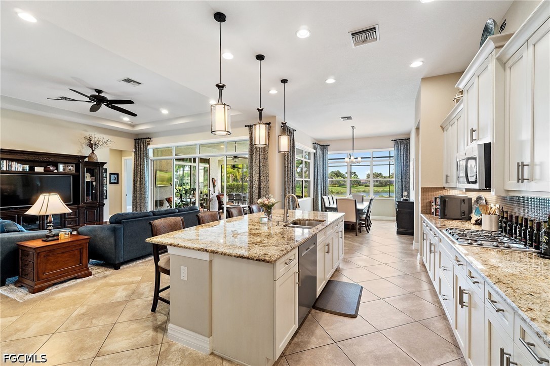 4 Bed Pool Home for Sale in Torrey Pines, photo 14
