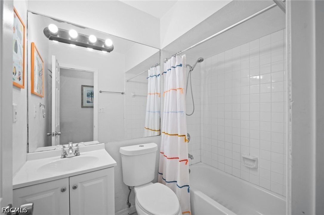 3 Bed SingleFamilyResidence for Sale in Naples, photo 14
