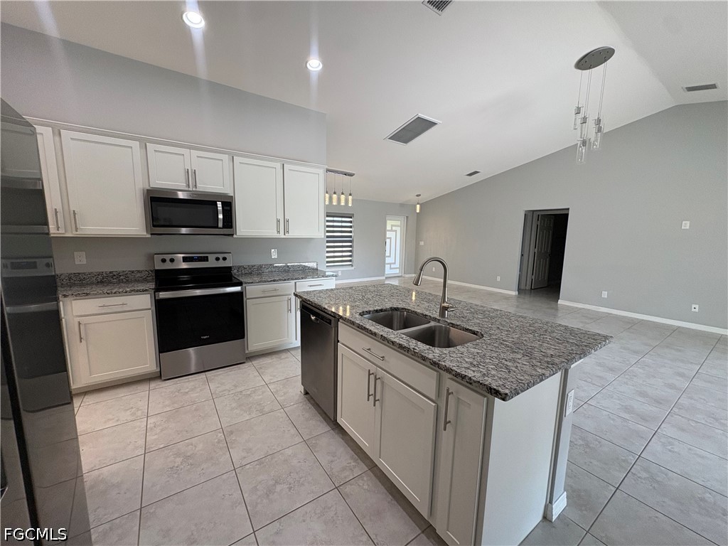 3 Bed SingleFamilyResidence for Sale in Cape Coral, photo 14