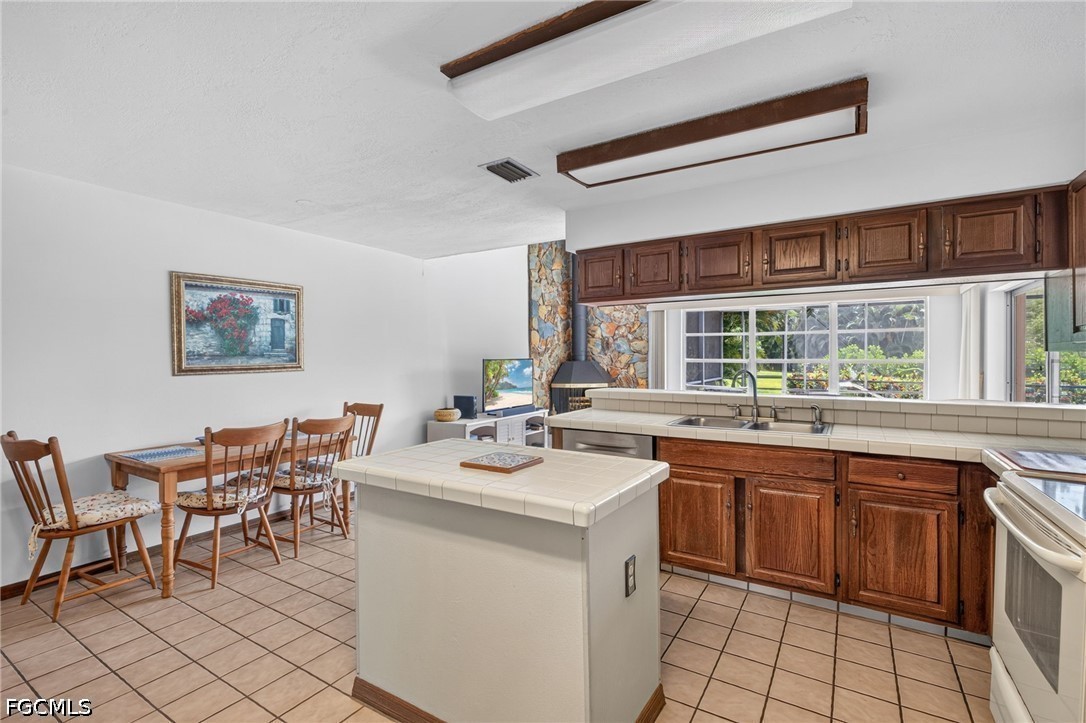 3 Bed Pool Home for Sale in Fort Myers, photo 14