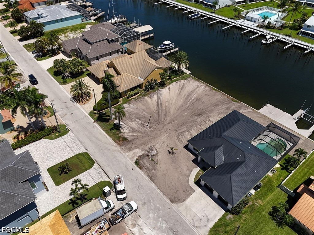 Waterfront Home for Sale in Siesta Isles, photo 14