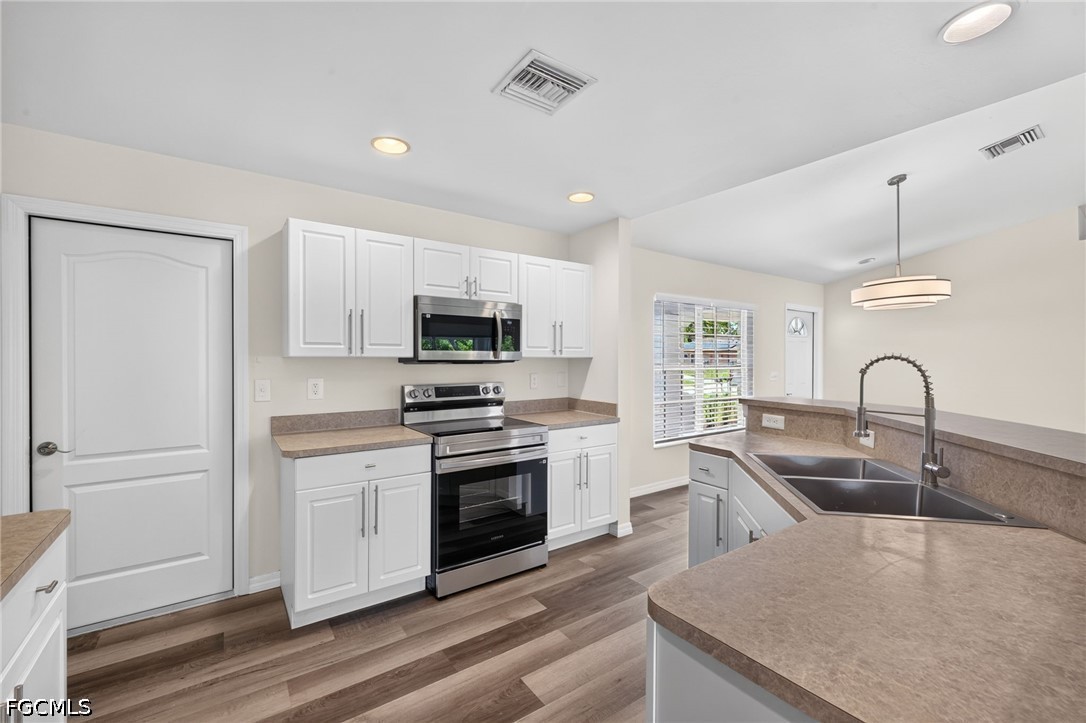 3 Bed SingleFamilyResidence for Sale in Lehigh Acres, photo 14