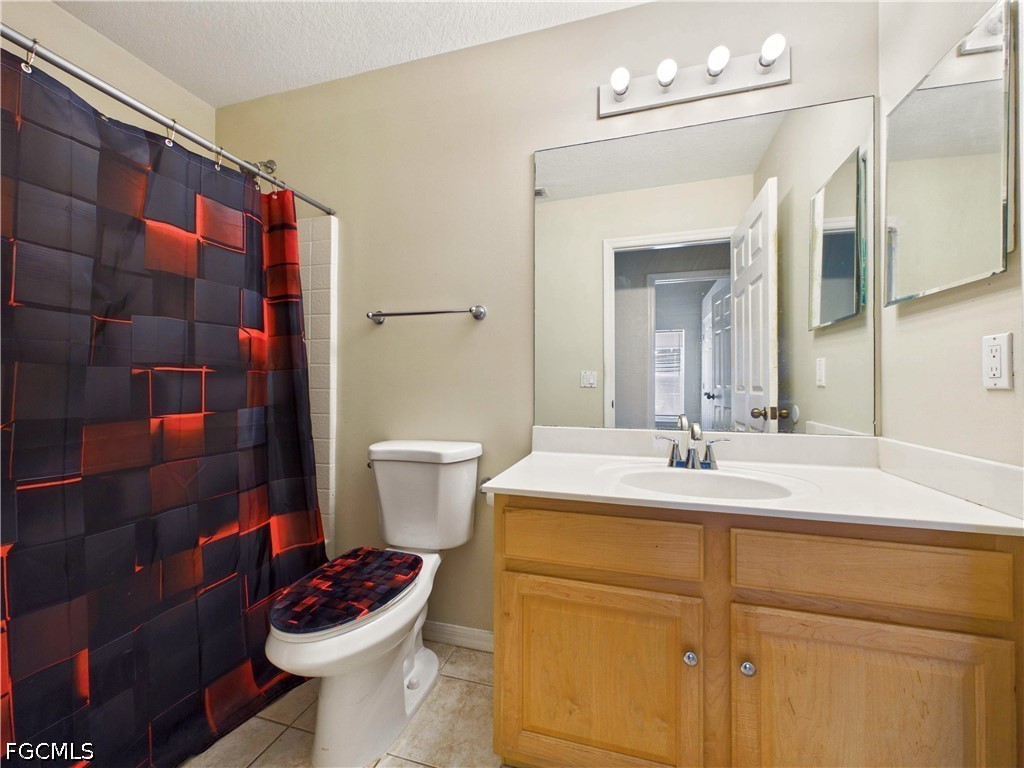 4 Bed SingleFamilyResidence for Sale in Fort Myers, photo 14