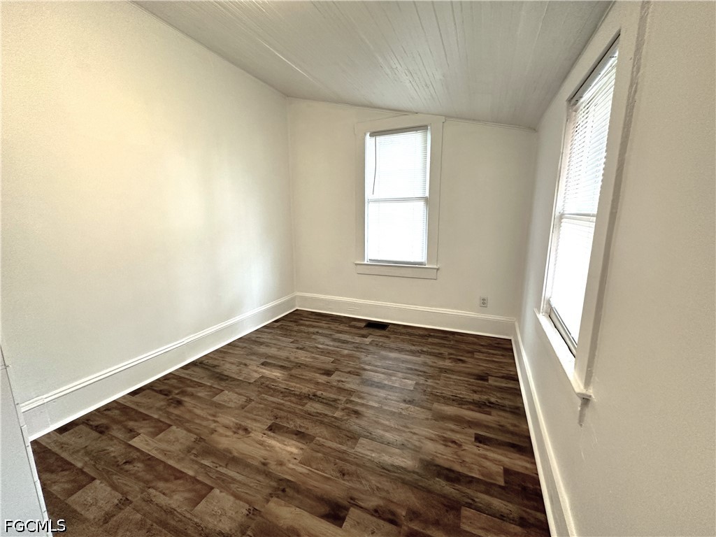 2 Bed SingleFamilyResidence for Sale in Fort Myers, photo 14