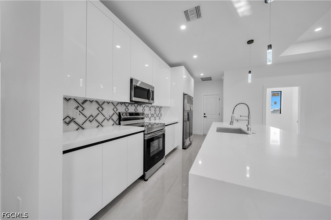3 Bed Waterfront Home for Sale in Cape Coral, photo 14