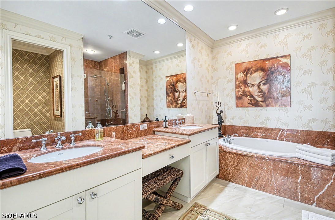 3 Bed Condominium for Sale in Olde Naples, photo 14