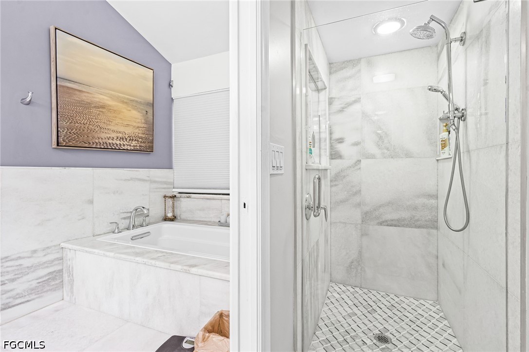 3 Bed Pool Home for Sale in Lochmoor, photo 14