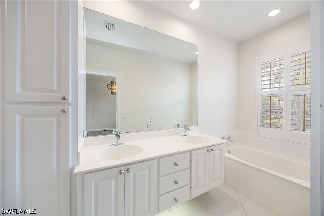 3 Bed Pool Home for Sale in The Cove, photo 14