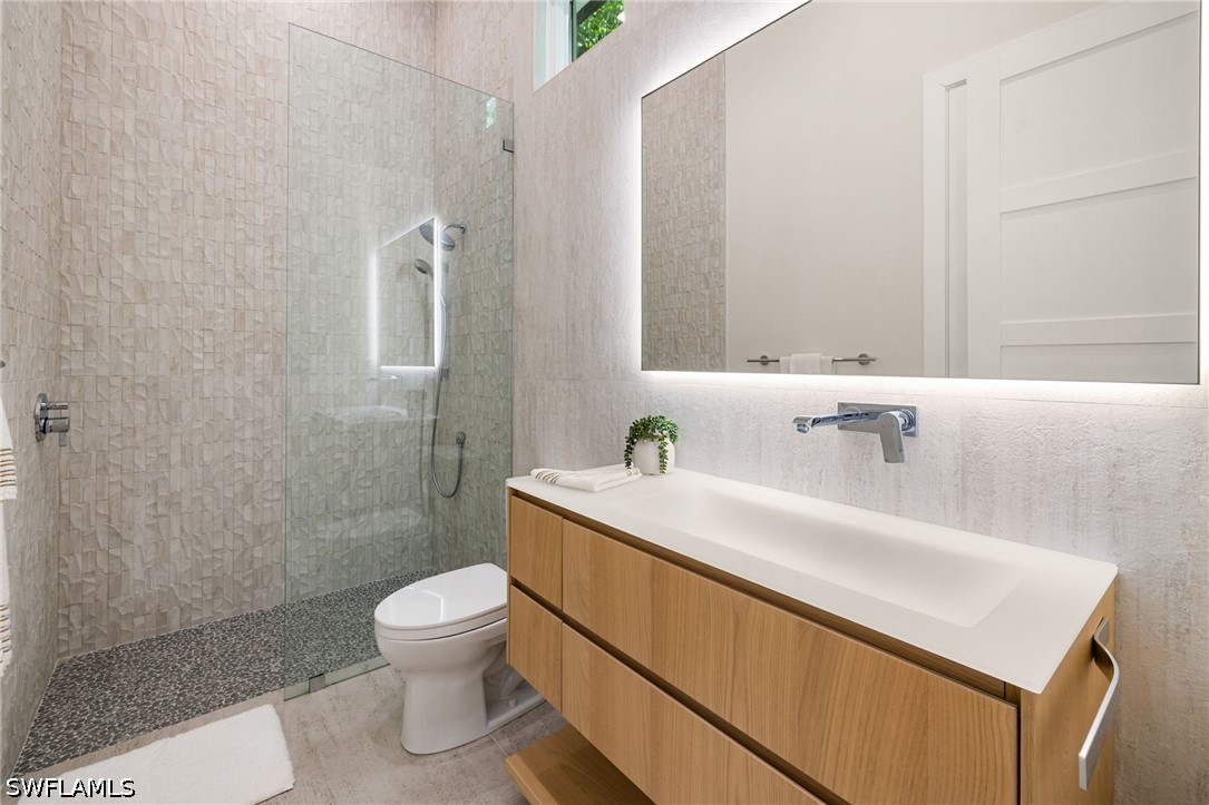 5 Bed Pool Home for Sale in Moorings, photo 14