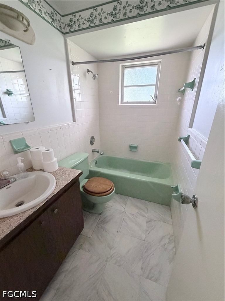4 Bed SingleFamilyResidence for Sale in Fort Myers, photo 14