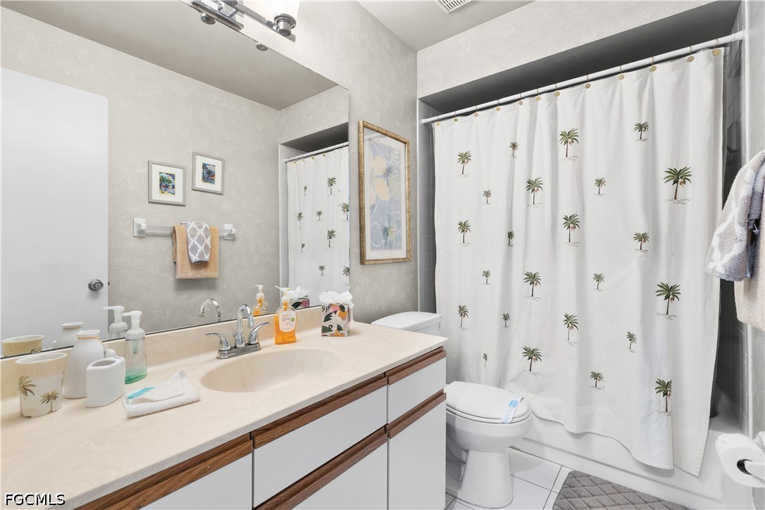 2 Bed Waterfront Home for Sale in Fort Myers, photo 14