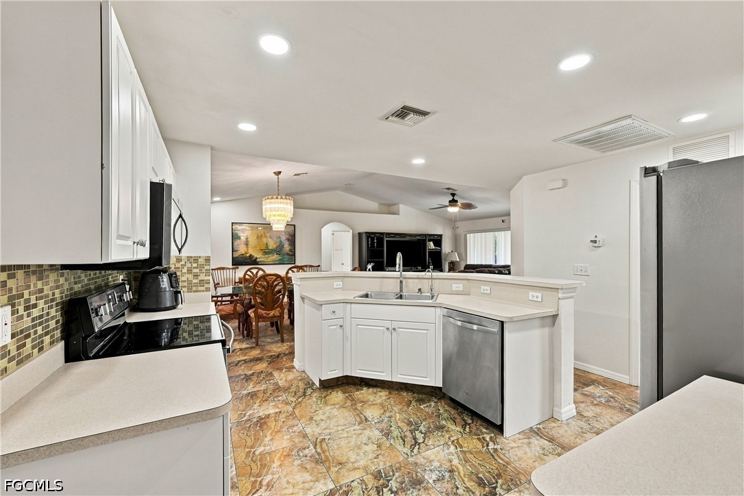 3 Bed SingleFamilyResidence for Sale in Cape Coral, photo 14