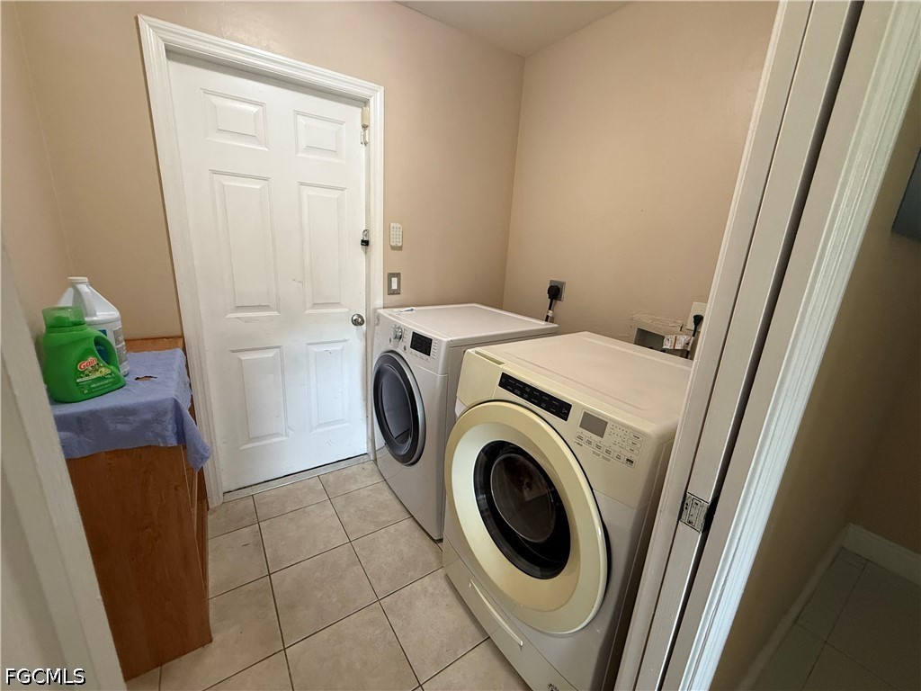 2 Bed Waterfront Home for Sale in Cape Coral, photo 14