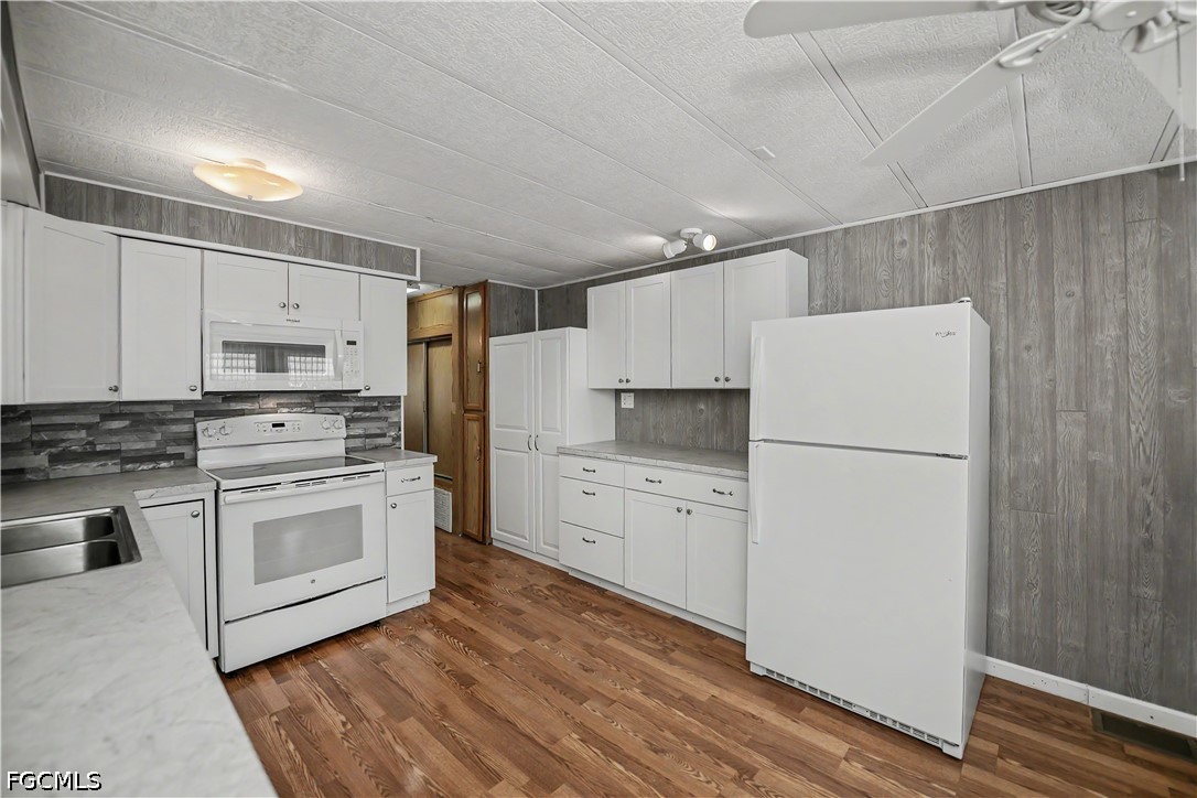 1 Bed ManufacturedHome for Sale in North Fort Myers, photo 14