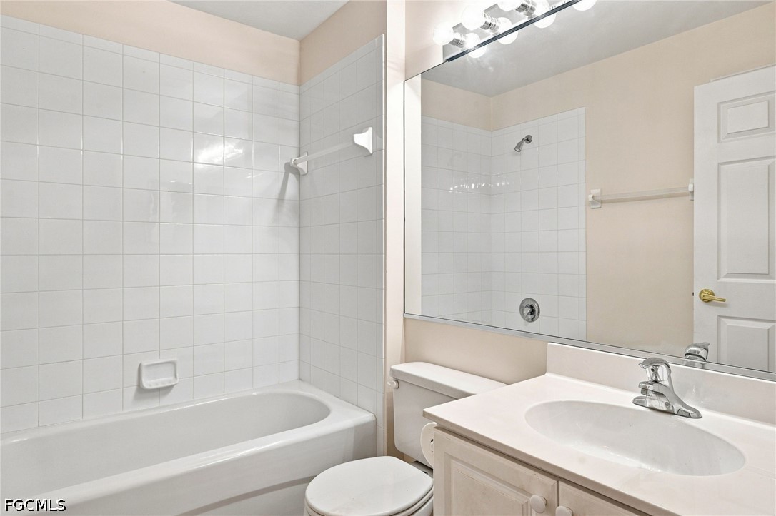 2 Bed Waterfront Home for Sale in Fort Myers, photo 14