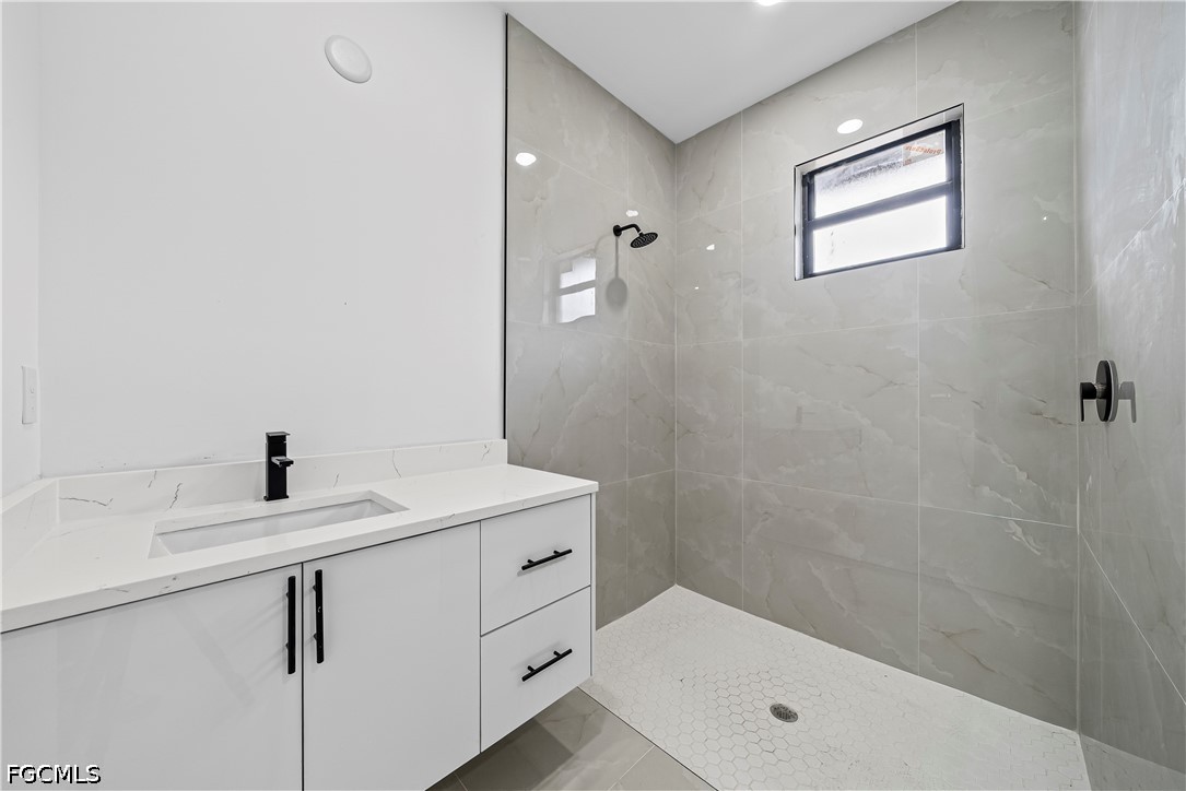 3 Bed SingleFamilyResidence for Sale in Lehigh Acres, photo 14