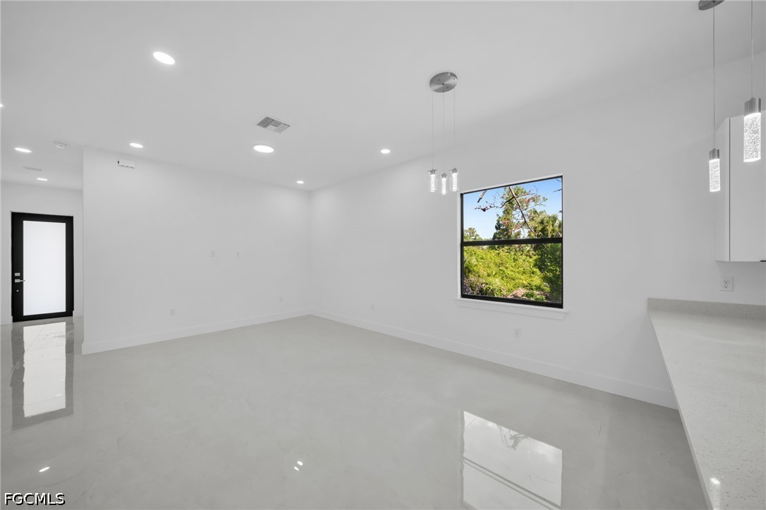 3 Bed SingleFamilyResidence for Sale in Lehigh Acres, photo 14