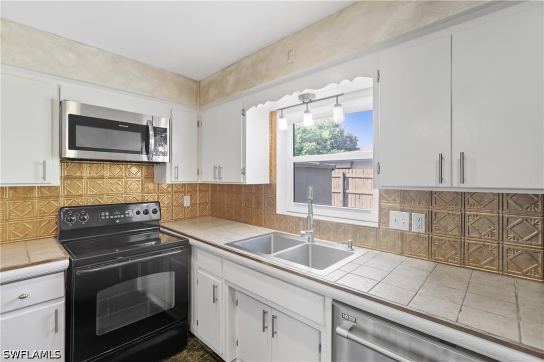 3 Bed SingleFamilyResidence for Sale in Seminole Estates, photo 14
