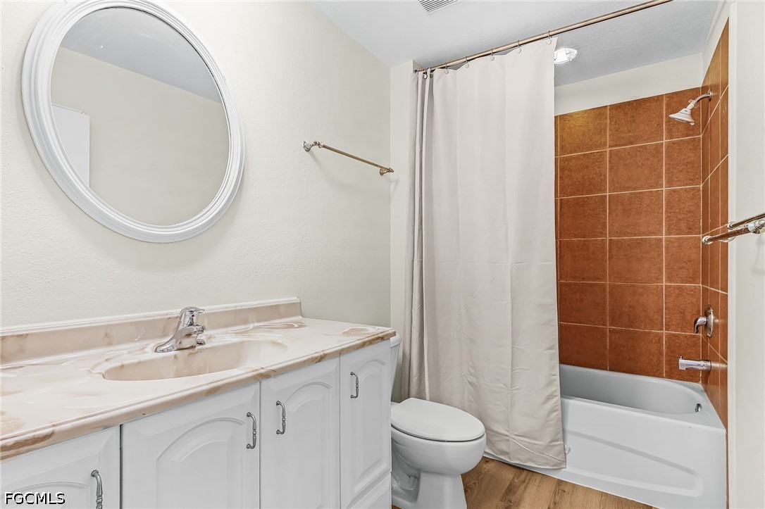 5 Bed SingleFamilyResidence for Sale in Lehigh Acres, photo 14