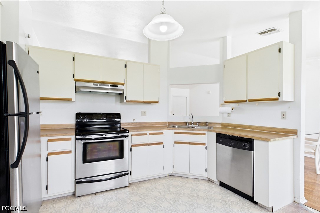 3 Bed SingleFamilyResidence for Sale in Cape Coral, photo 14