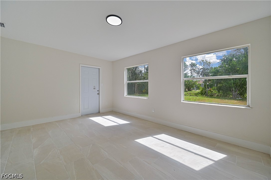 4 Bed SingleFamilyResidence for Sale in Rainbow Groves, photo 14