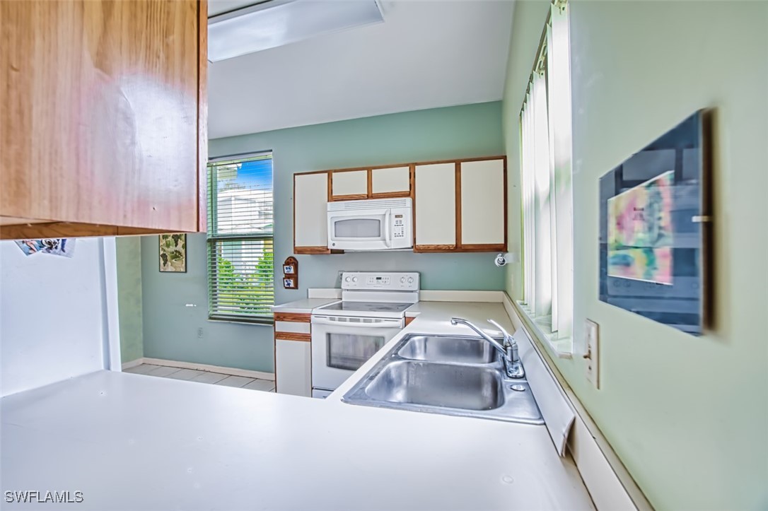 2 Bed Attached for Sale in Naples, photo 15