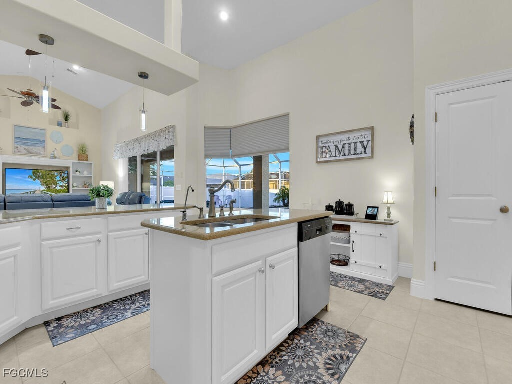 3 Bed Pool Home for Sale in Cape Coral, photo 15