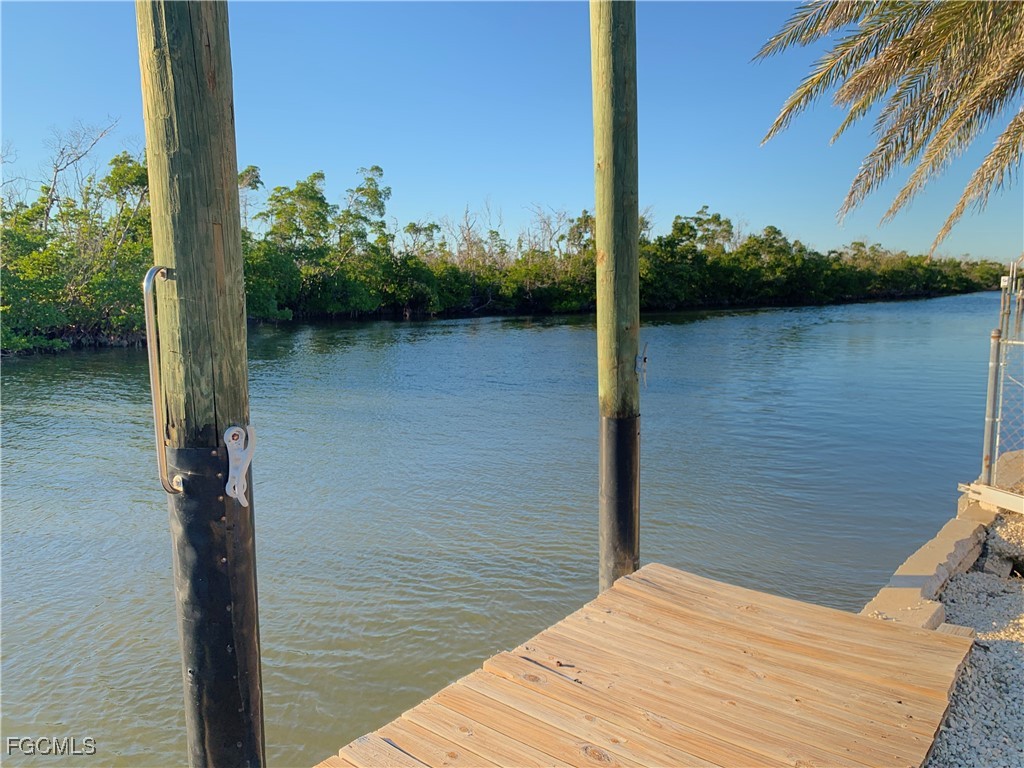 Waterfront Home for Sale in Trailerhaven, photo 15