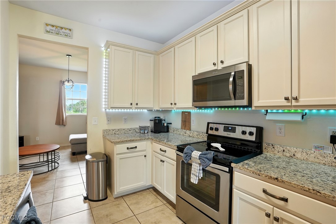 4 Bed SingleFamilyResidence for Sale in Cape Coral, photo 15
