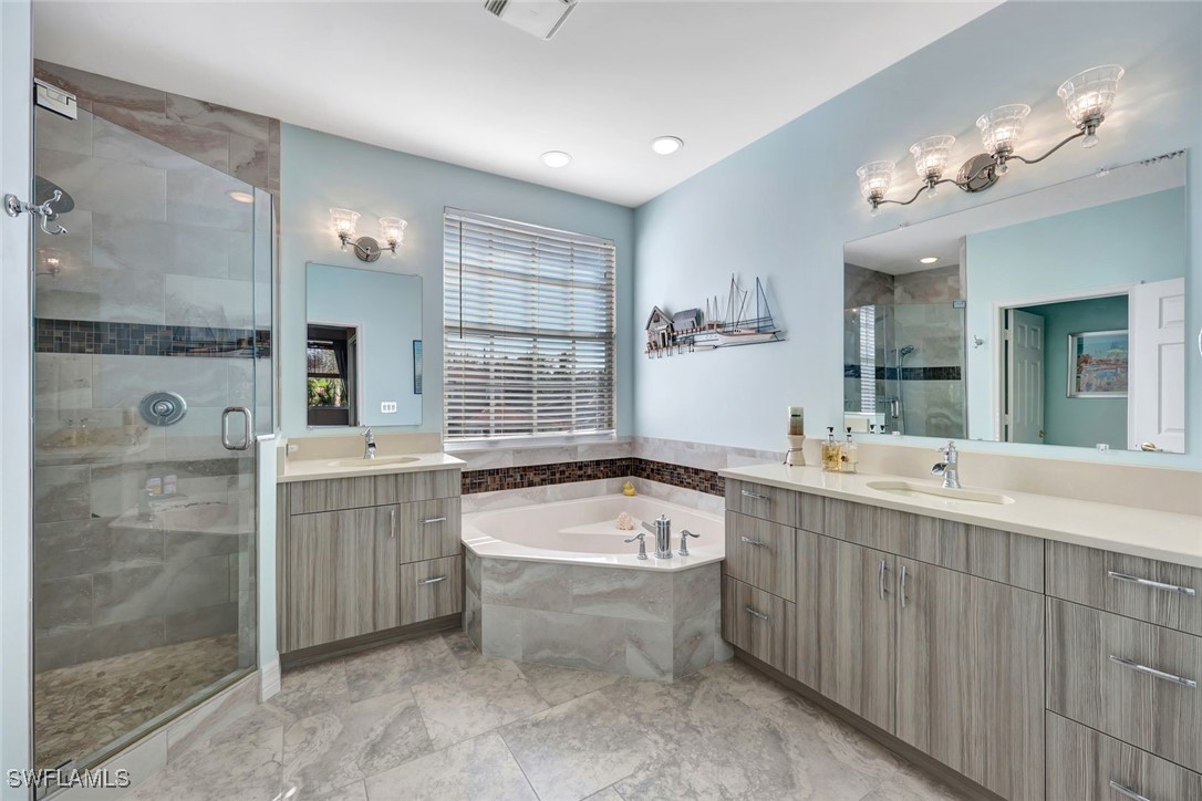 4 Bed Pool Home for Sale in Saturnia Lakes, photo 15
