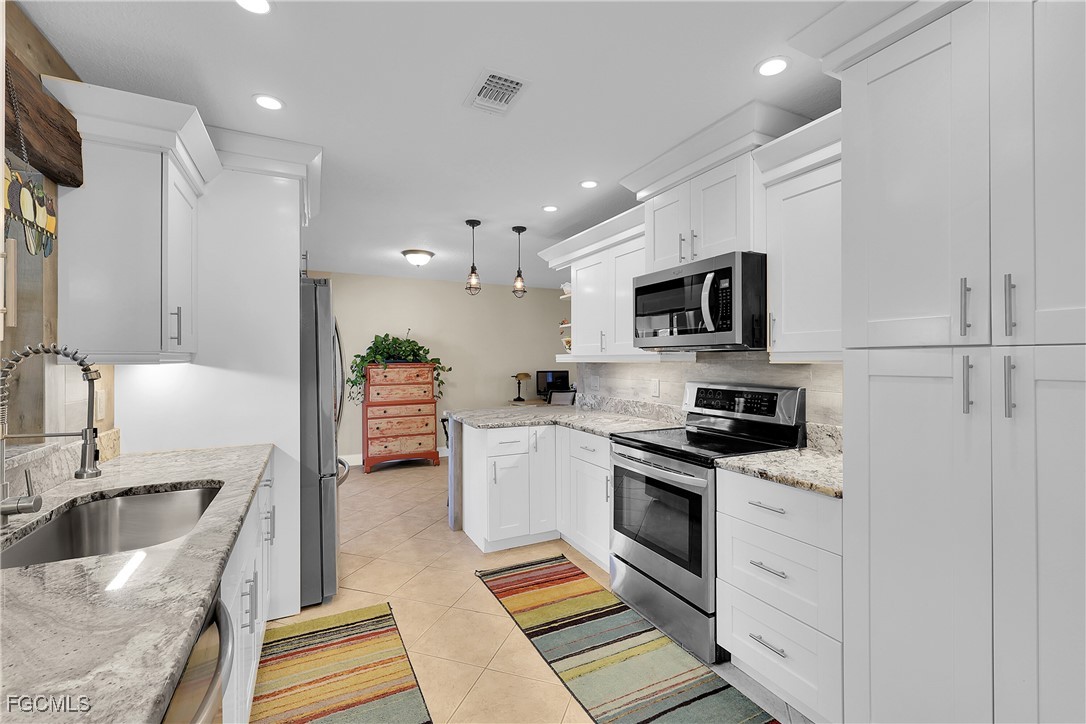 3 Bed SingleFamilyResidence for Sale in Cape Coral, photo 15