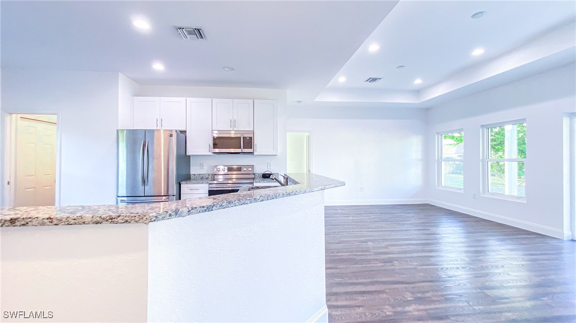 3 Bed SingleFamilyResidence for Sale in Cape Coral, photo 15