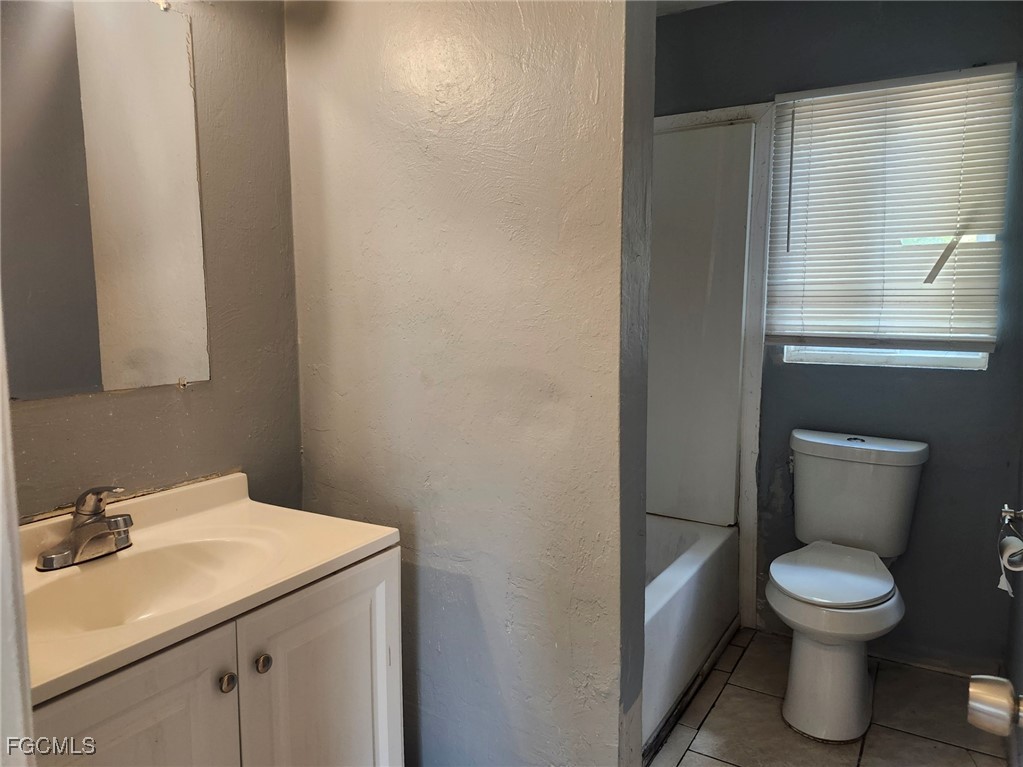 3 Bed SingleFamilyResidence for Sale in Fort Myers, photo 15