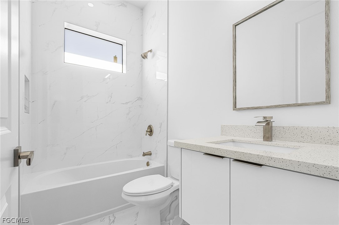 3 Bed SingleFamilyResidence for Sale in Lehigh Acres, photo 15