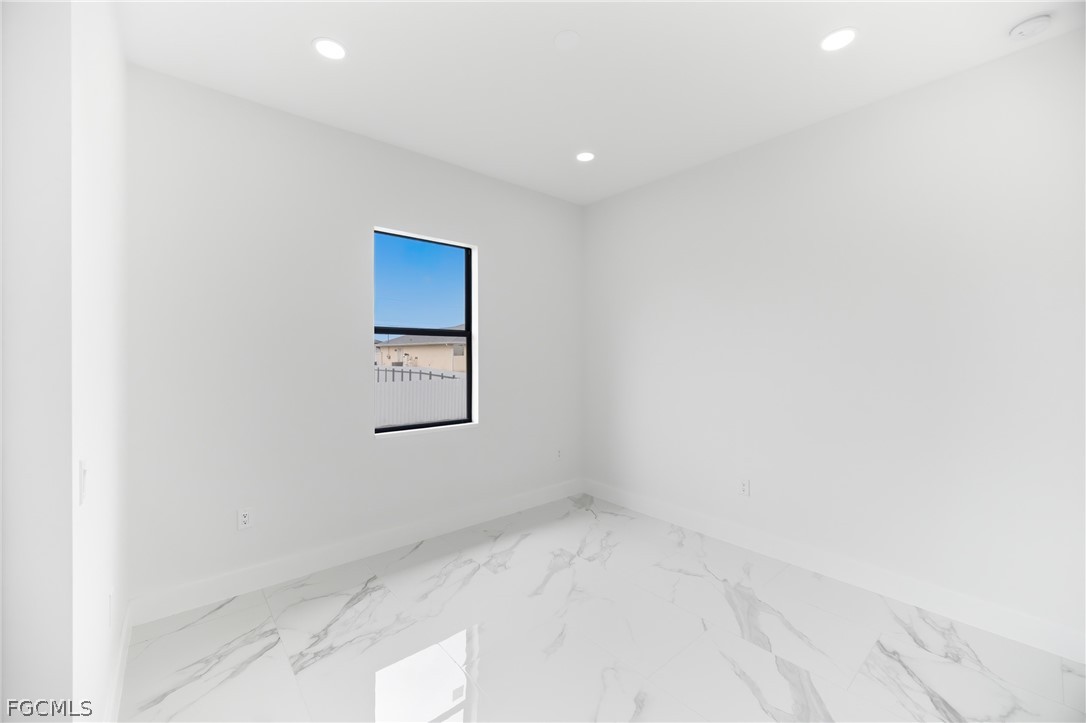 3 Bed SingleFamilyResidence for Sale in Lehigh Acres, photo 15